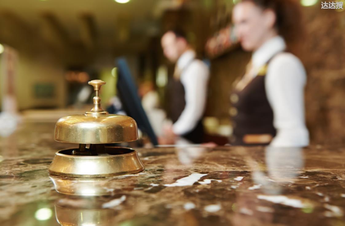 住酒店遇陌生女子敲门