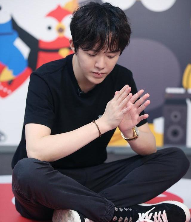 人民网评李云迪:黑白琴键容不得黄