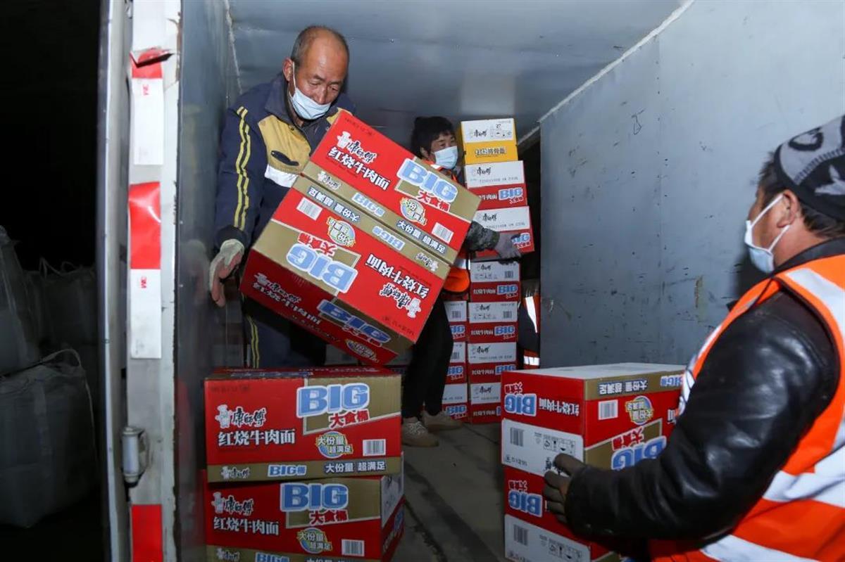 近万人滞留额济纳等待归期：当地午餐免费送，口罩和消毒用品仍短缺