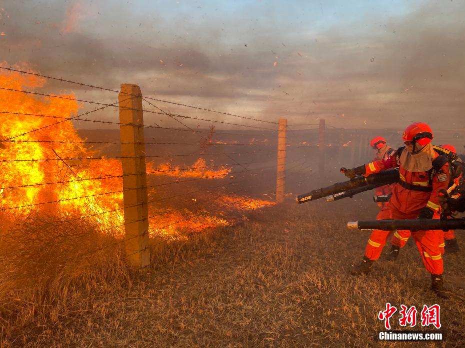 内蒙古成功堵截蒙古国入境草原火