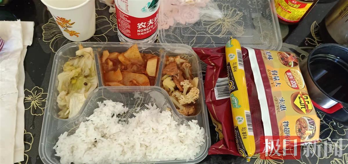 额济纳旗盒饭事件疑真相反转：餐食放到酒店外，不知游客被转移