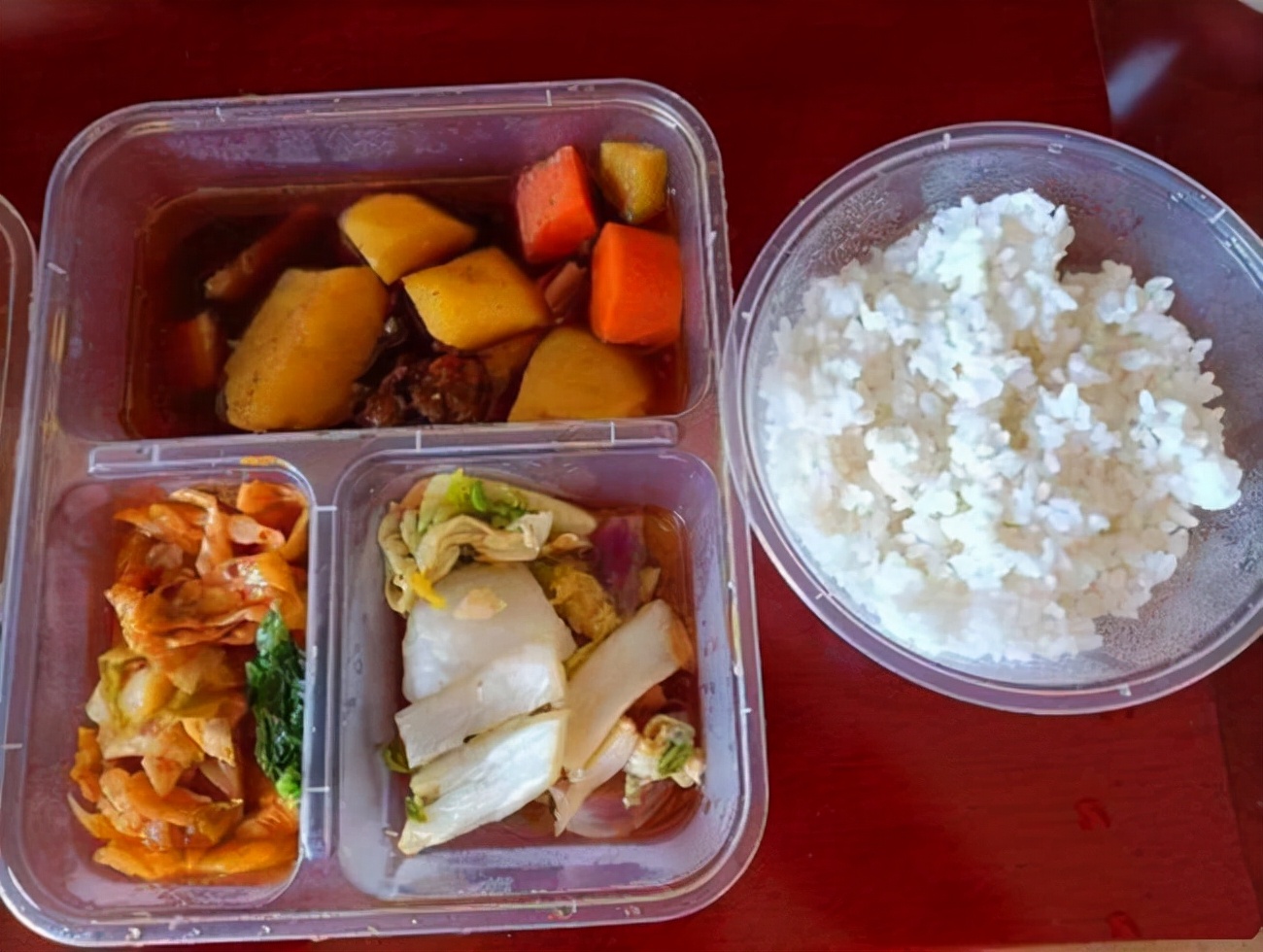 滞留额济纳游客扔掉免费午餐？别人为制造误解和仇恨