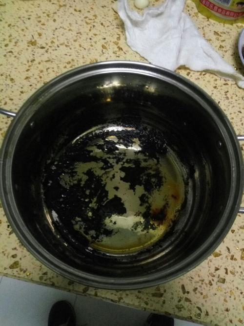 锅烧糊了上面黑的怎么去掉