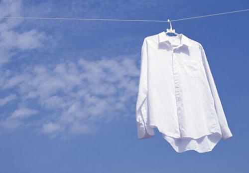 衣服串洗被染色了怎么洗掉