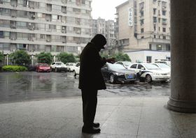 老人说有人来接他走了