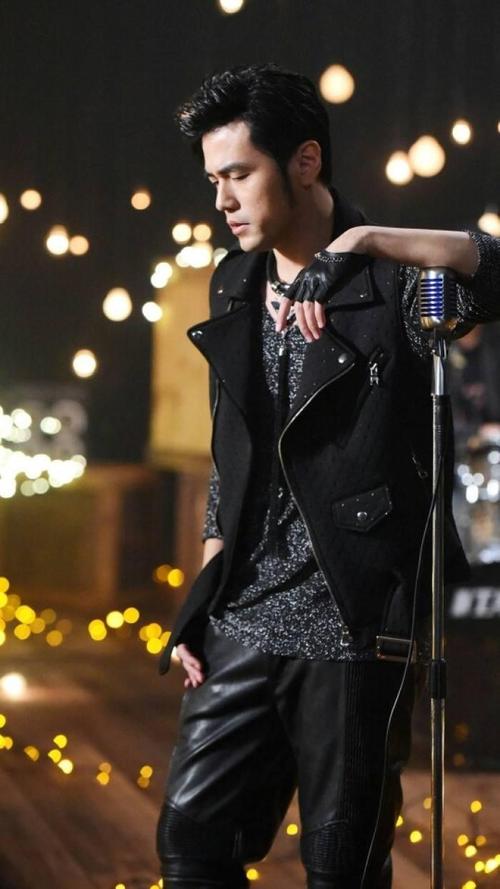 周杰伦火还是王力宏