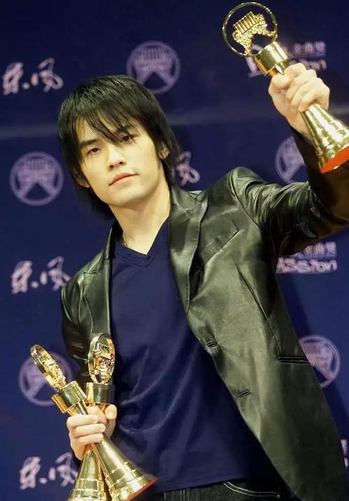 周杰伦火还是王力宏