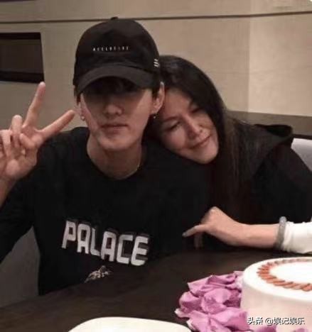 吴亦凡看守所天天哭