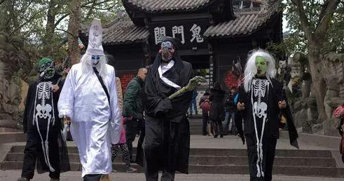 丰都鬼城有多少年历史建于什么年代，重庆鬼城丰都为什么称为鬼城