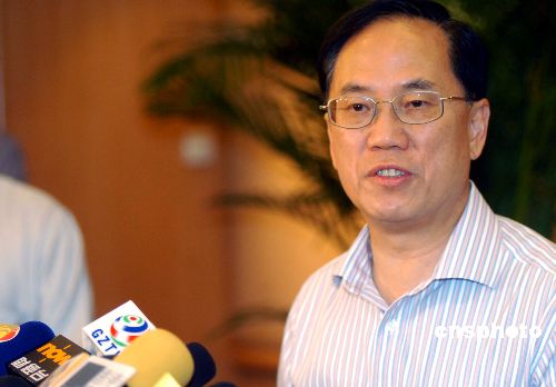 曾荫权是亲中还是亲英