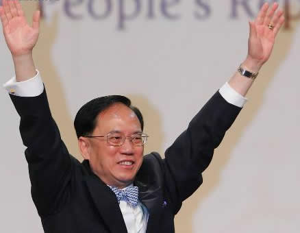 曾荫权是亲中还是亲英