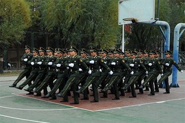 稍息是左脚还是右脚